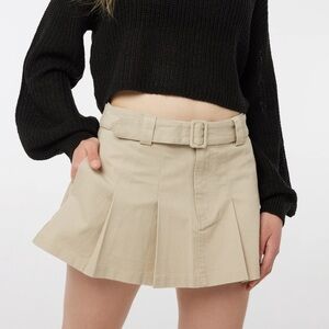 BEIGE PLEATED MINI SKIRT WITH BELT DETAILING